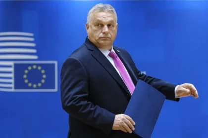 orban-menekulesi-terv-vsquare